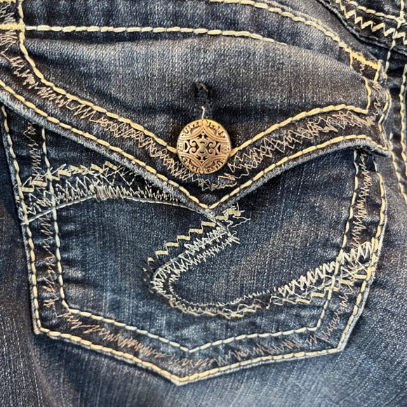 Silver Suki Flap Capris Dark Wash Distressed Denim Size 30 C004 - Picture 8 of 12